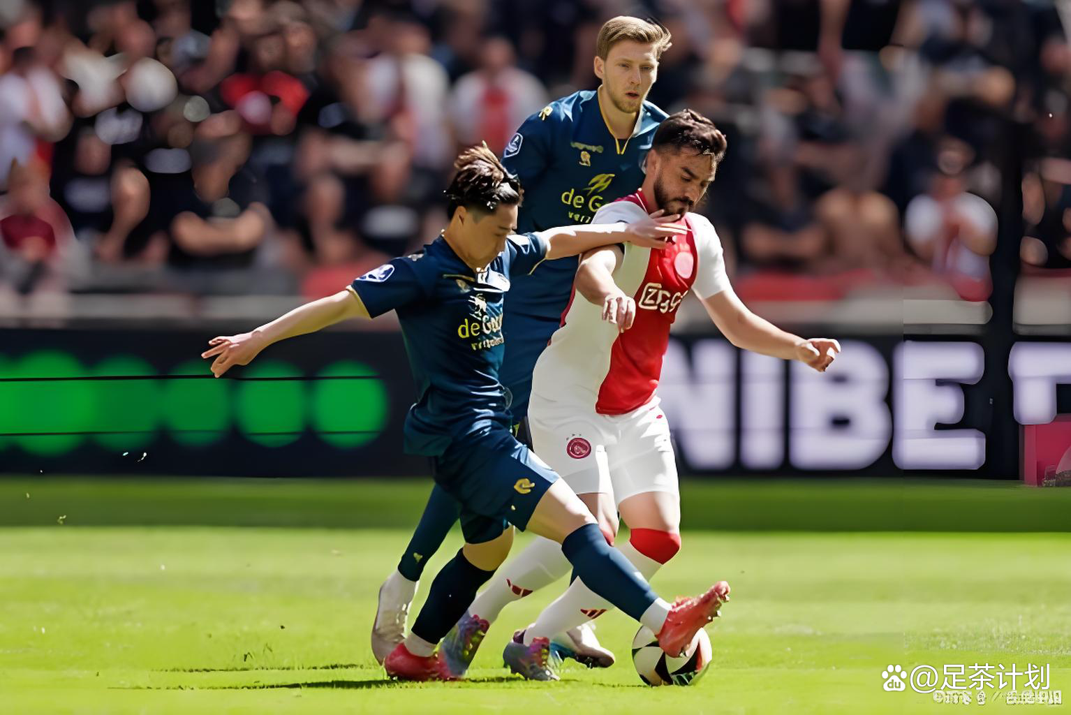 Kaiyun中国官网-窗口期荷甲焦点战，广东宏远绝杀压哨，赛场秩序良好，控场能力受关注(假面骑士响鬼为什么闹掰了)